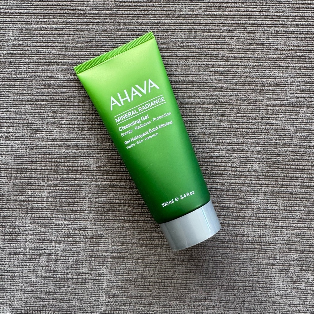 AHAVA Green Cleanser & Exfoliant with Modern Design